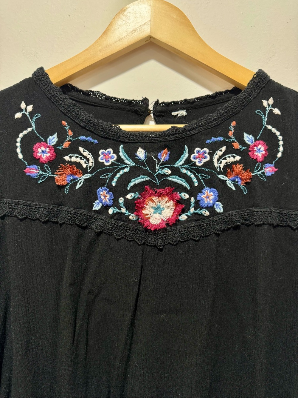 Boho Black Embroidered Floral Bell‎ Sleeve Blouse Size S - Picture 3 of 8